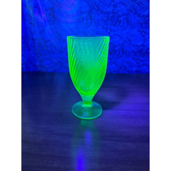 Vintage uranium glass Hazel Atlas tall desert/champagne cup in ribbon - Picture 1 of 10